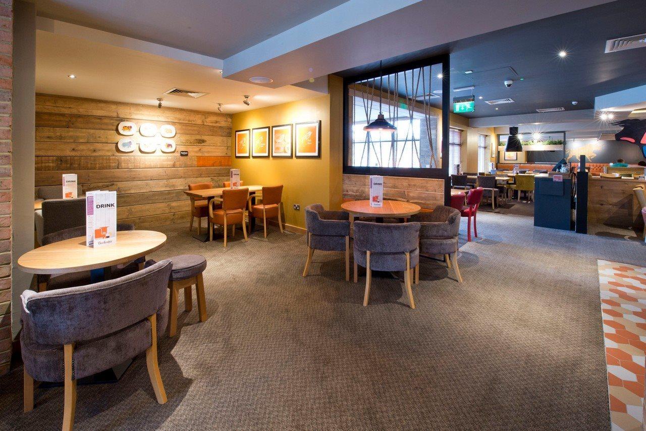 Premier Inn Вэр Экстерьер фото